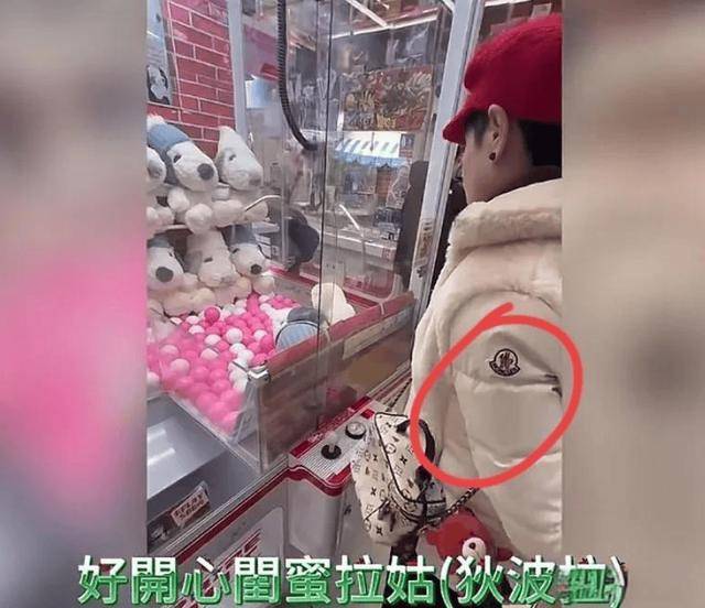 謝霆鋒帶全家遠赴日本過圣誕！兒子罕見露面，繼父和母親十分恩愛