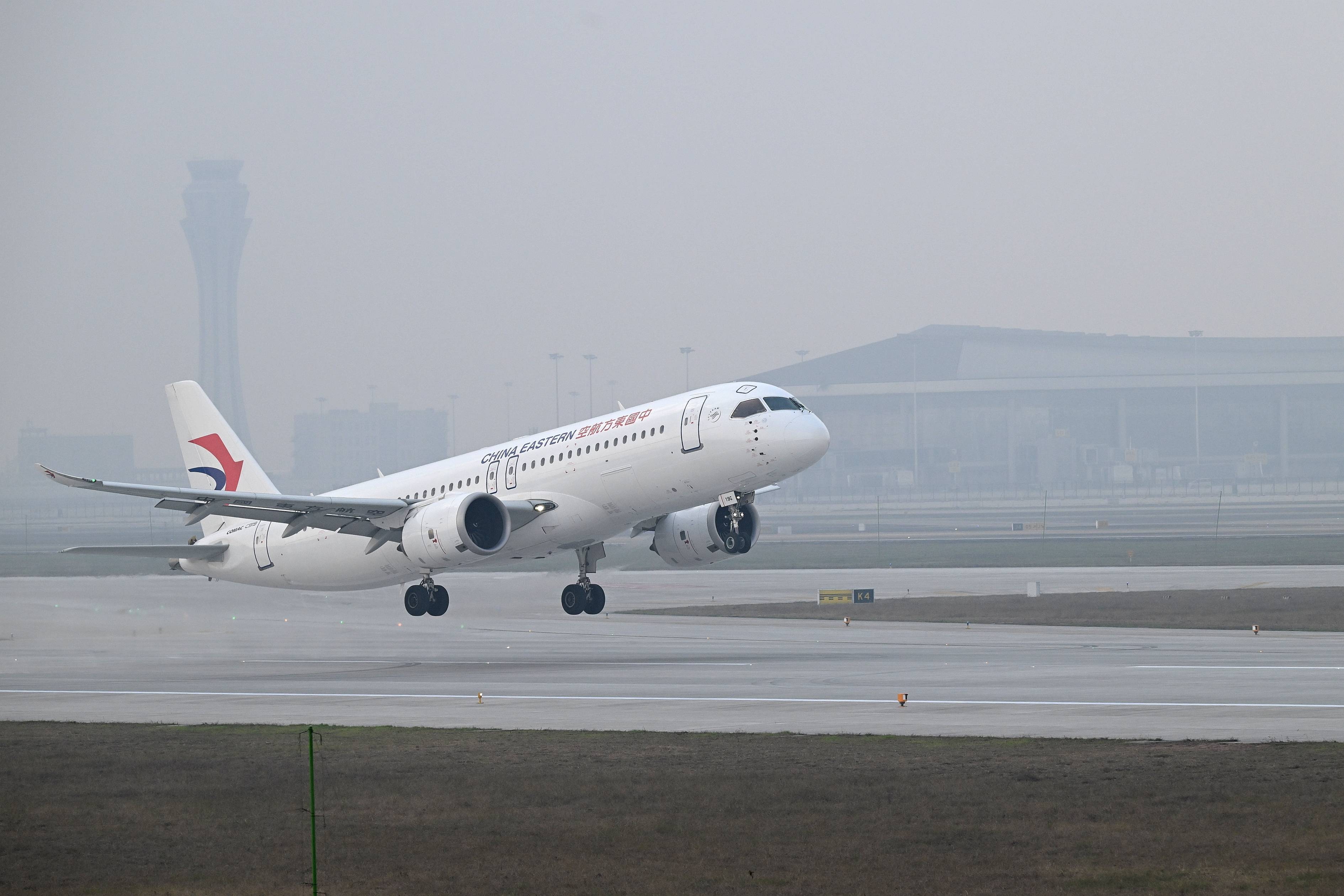 正式啟用！C919在第四跑道首飛，江北機(jī)場進(jìn)入四跑道時(shí)代