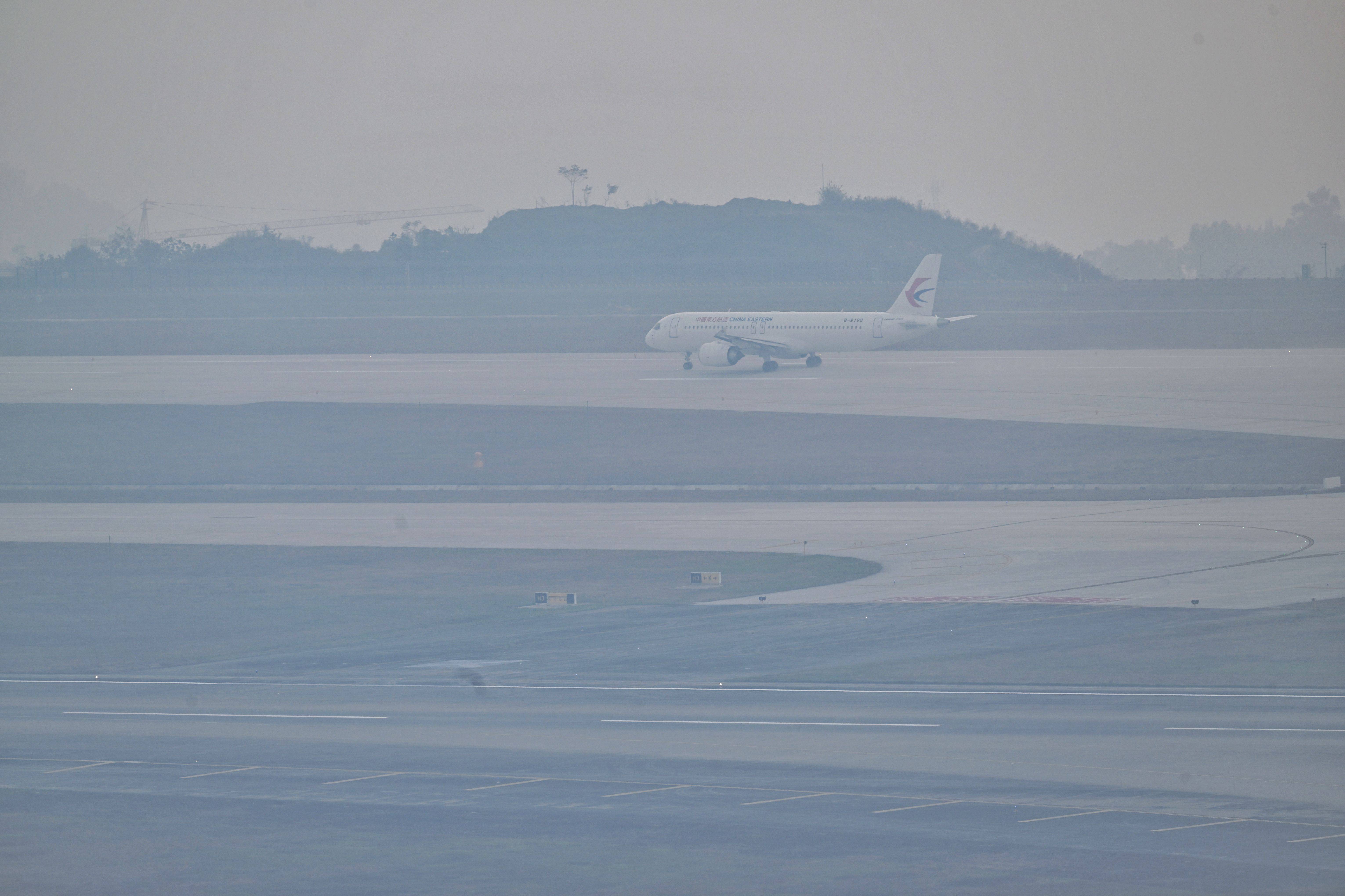 正式啟用！C919在第四跑道首飛，江北機(jī)場進(jìn)入四跑道時(shí)代
