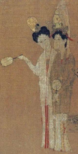 全網(wǎng)熱議，張馨予的頭上為什么要頂個“鳥窩”？