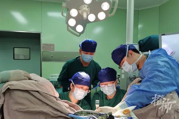 “我肚子里有個(gè)東西，是活的！”浙江78歲奶奶一句話驚呆眾人