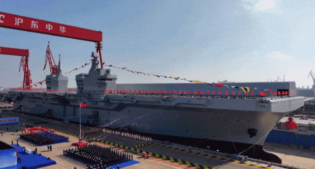 076四川艦到底余了幾萬噸？神秘的黑色飛機(jī)又是啥？