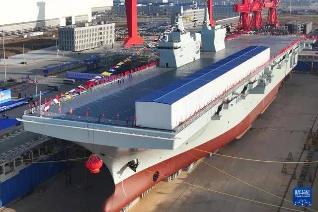 076四川艦到底余了幾萬噸？神秘的黑色飛機(jī)又是啥？