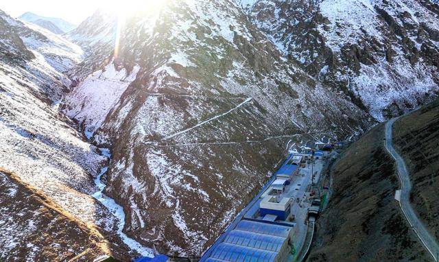 穿越天山！世界最長高速公路隧道貫通