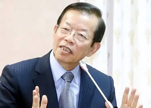 綠營大佬謝長廷發(fā)聲稱柯文哲收賄證據(jù)薄弱，媒體人：攪亂一池春水
