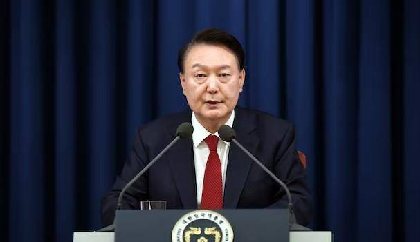 法院下達(dá)“最后通牒”，連抓人帶抄家，尹錫悅還能垂死掙扎一下？