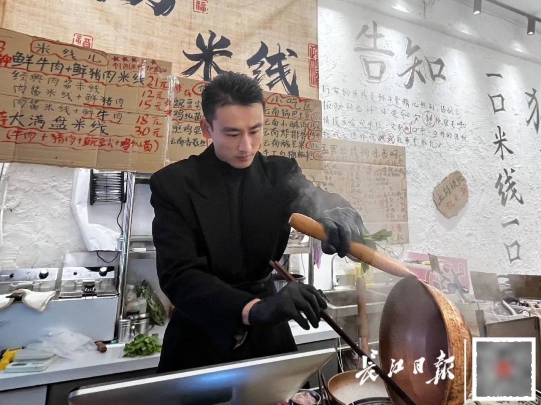 31歲男模冠軍退圈，在武漢賣米粉，開業(yè)一周就火了