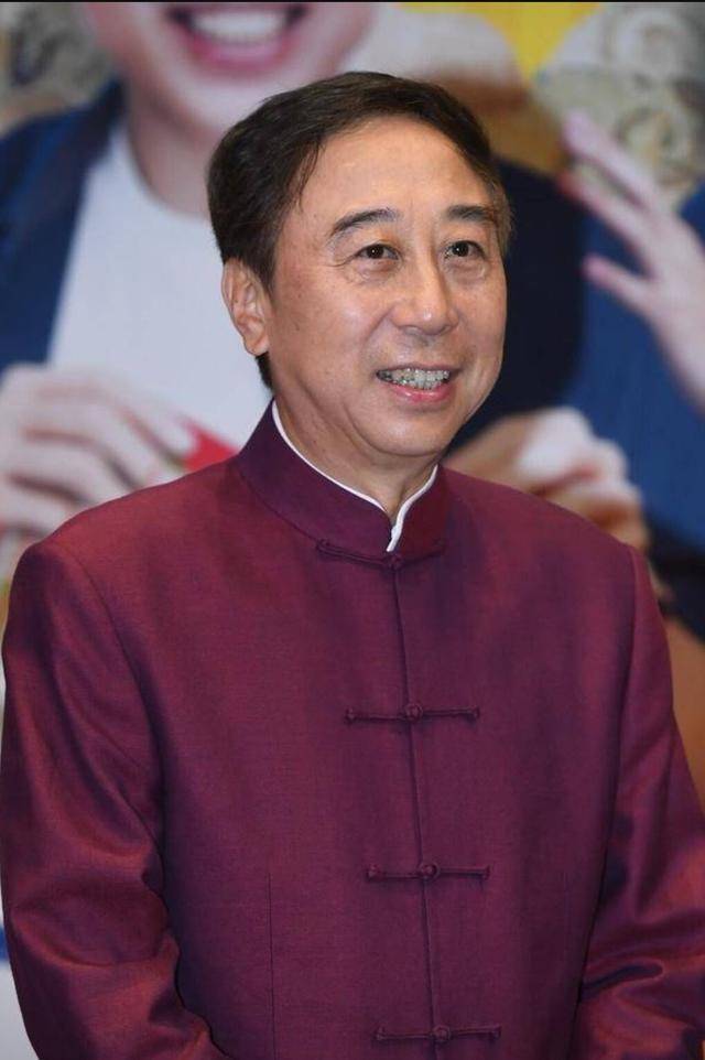 從相聲奇才到“階下囚”，當(dāng)紅時(shí)拋下馮鞏移居海外后，劉偉怎樣了