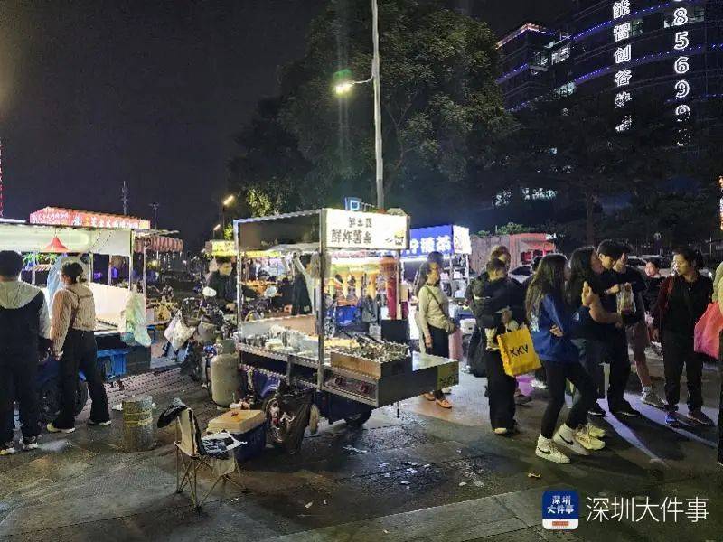深圳一商圈50米40多個(gè)攤位，還擺上機(jī)動(dòng)車道！街道辦：清理整治勸導(dǎo)