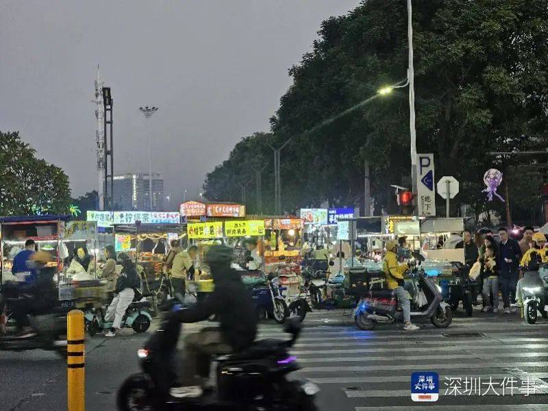 深圳一商圈50米40多個(gè)攤位，還擺上機(jī)動(dòng)車道！街道辦：清理整治勸導(dǎo)