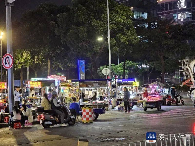 深圳一商圈50米40多個(gè)攤位，還擺上機(jī)動(dòng)車道！街道辦：清理整治勸導(dǎo)
