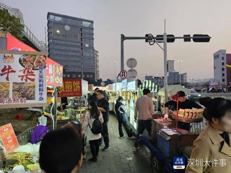 深圳一商圈50米40多個(gè)攤位，還擺上機(jī)動(dòng)車道！街道辦：清理整治勸導(dǎo)
