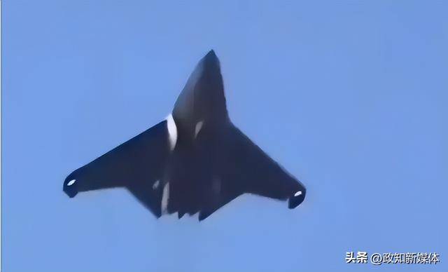 東部戰(zhàn)區(qū)元旦發(fā)布重磅視頻：銀杏葉、飛鳥圖出鏡