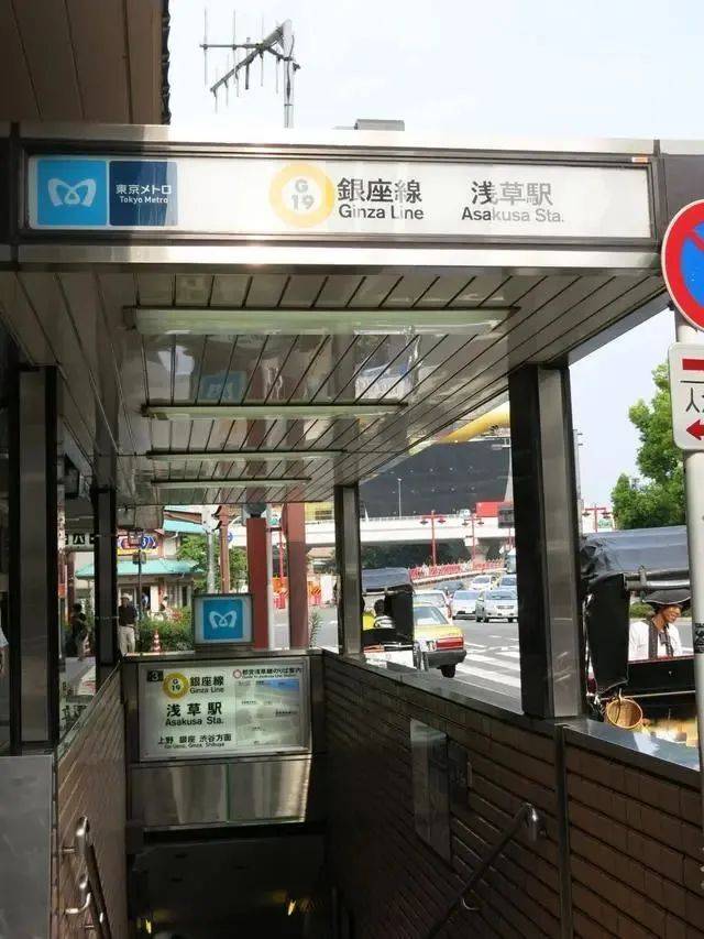 廣州出現(xiàn)“超迷你”地鐵口，僅容兩人并排走