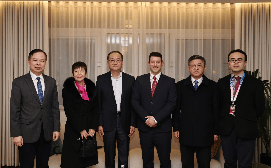 外交部副部長鄧勵，履新職