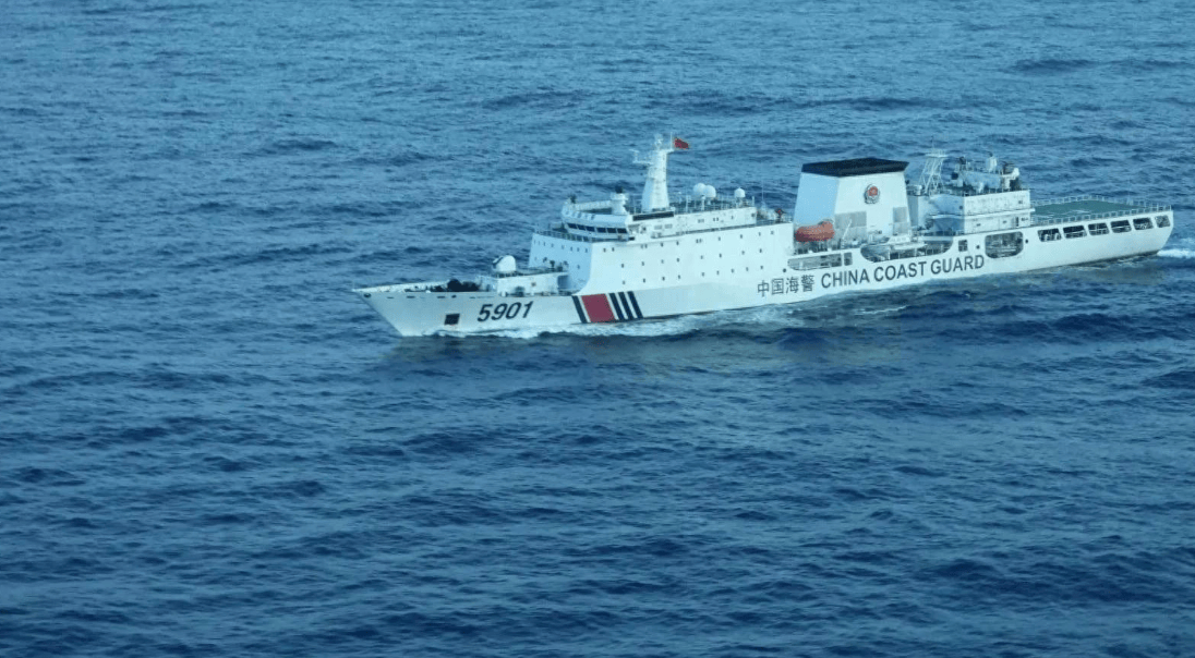 中方在黃巖島升旗后，美航母殺了個回馬槍！關(guān)鍵時刻，解放軍動真格了