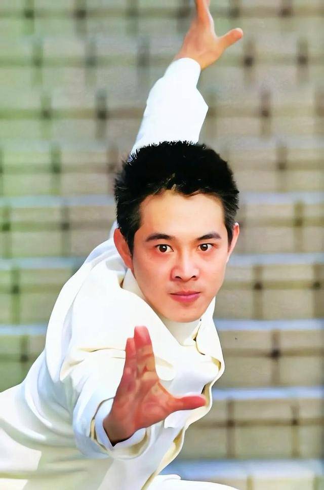 李連杰:后事一切從簡(jiǎn)，不用立碑也不用辦喪事，樹(shù)葬海葬都可以