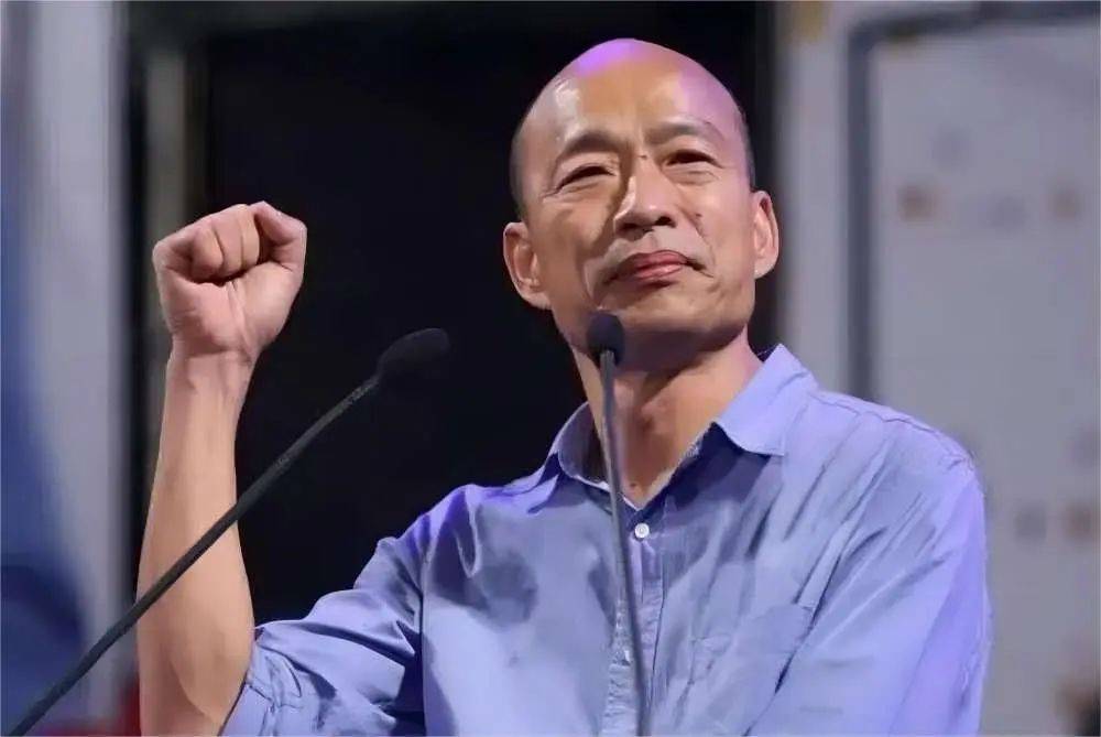 24小時(shí)內(nèi)，全島曝“入黨”潮，第二個(gè)柯文哲冒頭，臺(tái)黨團(tuán)開(kāi)始罷免