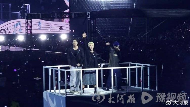 10個00后合伙靠演唱會租手機(jī)，半年回本50余萬元