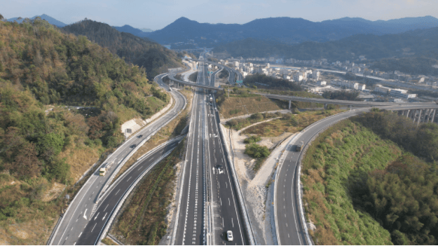 泉州泉南國家高速公路改擴建項目全線通過交工驗收！正式實現(xiàn)通車投入使用
