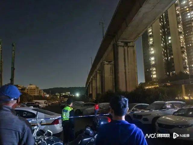 黑煙滾滾！十幾輛汽車被燒！深圳官方通報
