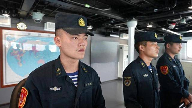 央視曝光：外艦使小計(jì)謀，插隊(duì)混入山東艦編隊(duì)，055果斷出擊
