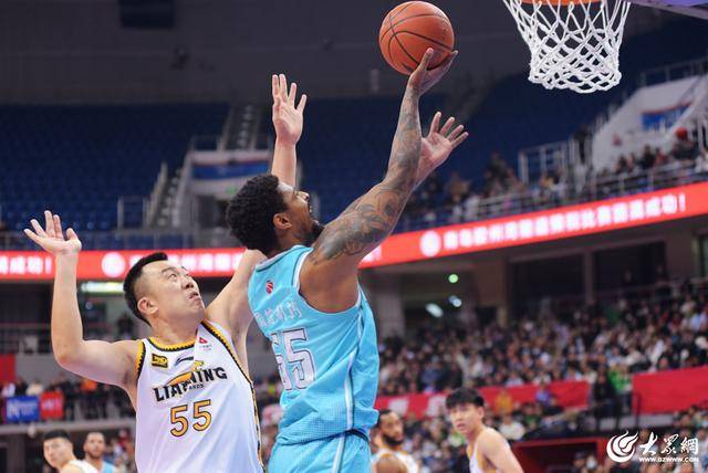 熱血沸騰！青島男籃最后三分鐘14-0絕地翻盤，隊史首次單賽季雙殺遼寧