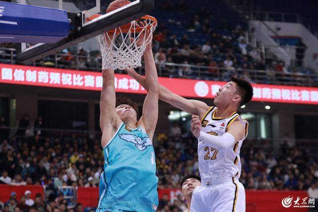 熱血沸騰！青島男籃最后三分鐘14-0絕地翻盤，隊史首次單賽季雙殺遼寧