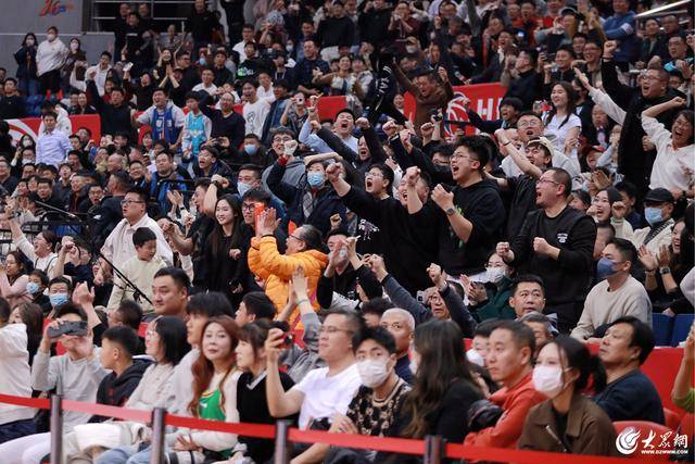 熱血沸騰！青島男籃最后三分鐘14-0絕地翻盤，隊史首次單賽季雙殺遼寧