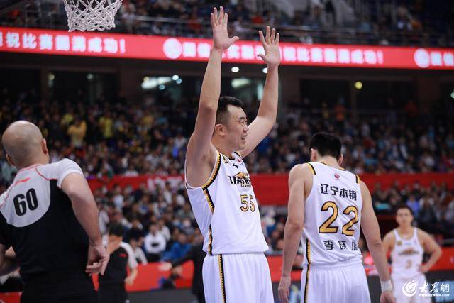 熱血沸騰！青島男籃最后三分鐘14-0絕地翻盤，隊史首次單賽季雙殺遼寧