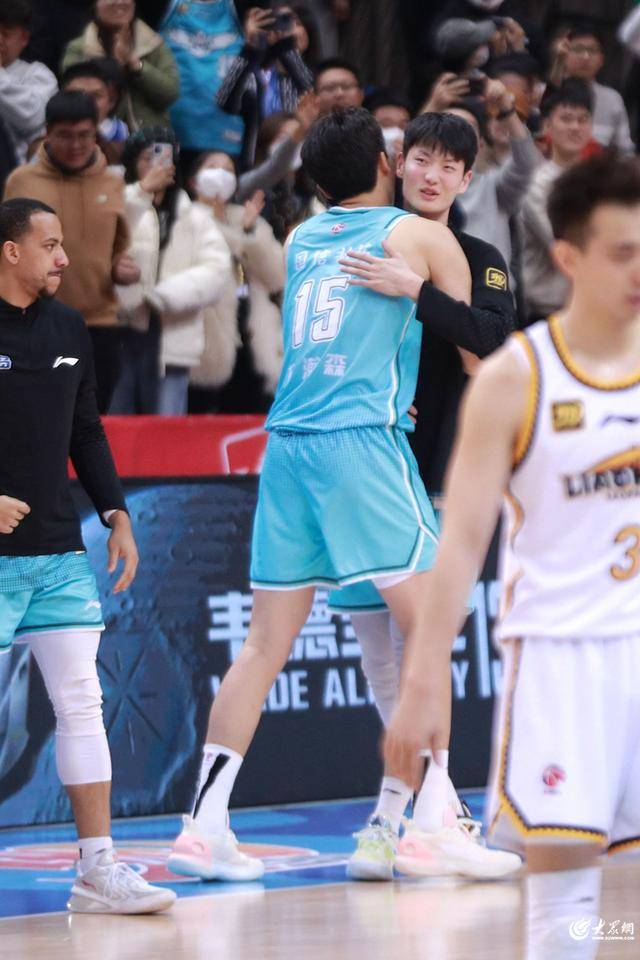 熱血沸騰！青島男籃最后三分鐘14-0絕地翻盤，隊史首次單賽季雙殺遼寧
