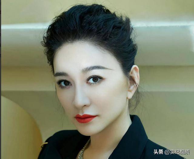 這次，被扒了個(gè)底朝天的李小冉，徹底顛覆了大眾對(duì)她的固有認(rèn)知！