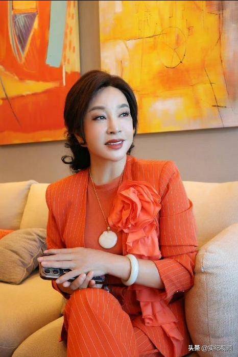 這次，被扒了個(gè)底朝天的李小冉，徹底顛覆了大眾對(duì)她的固有認(rèn)知！