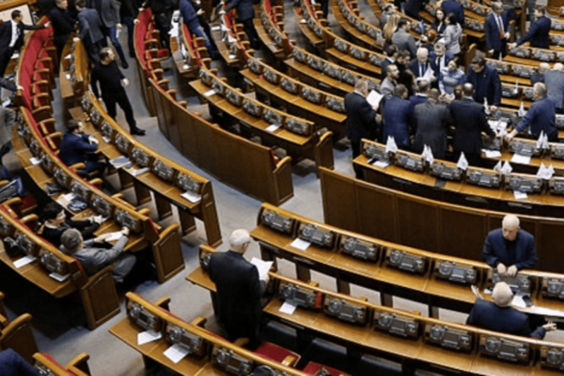 烏議會(huì)通過法案 允許在戰(zhàn)時(shí)狀態(tài)下將烏武裝部隊(duì)駐扎在國(guó)外