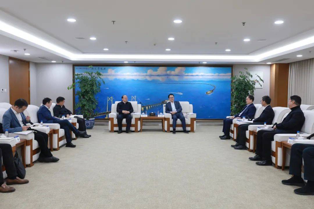 王海懷會見武漢市委常委、武漢經(jīng)開區(qū)工委書記劉子清