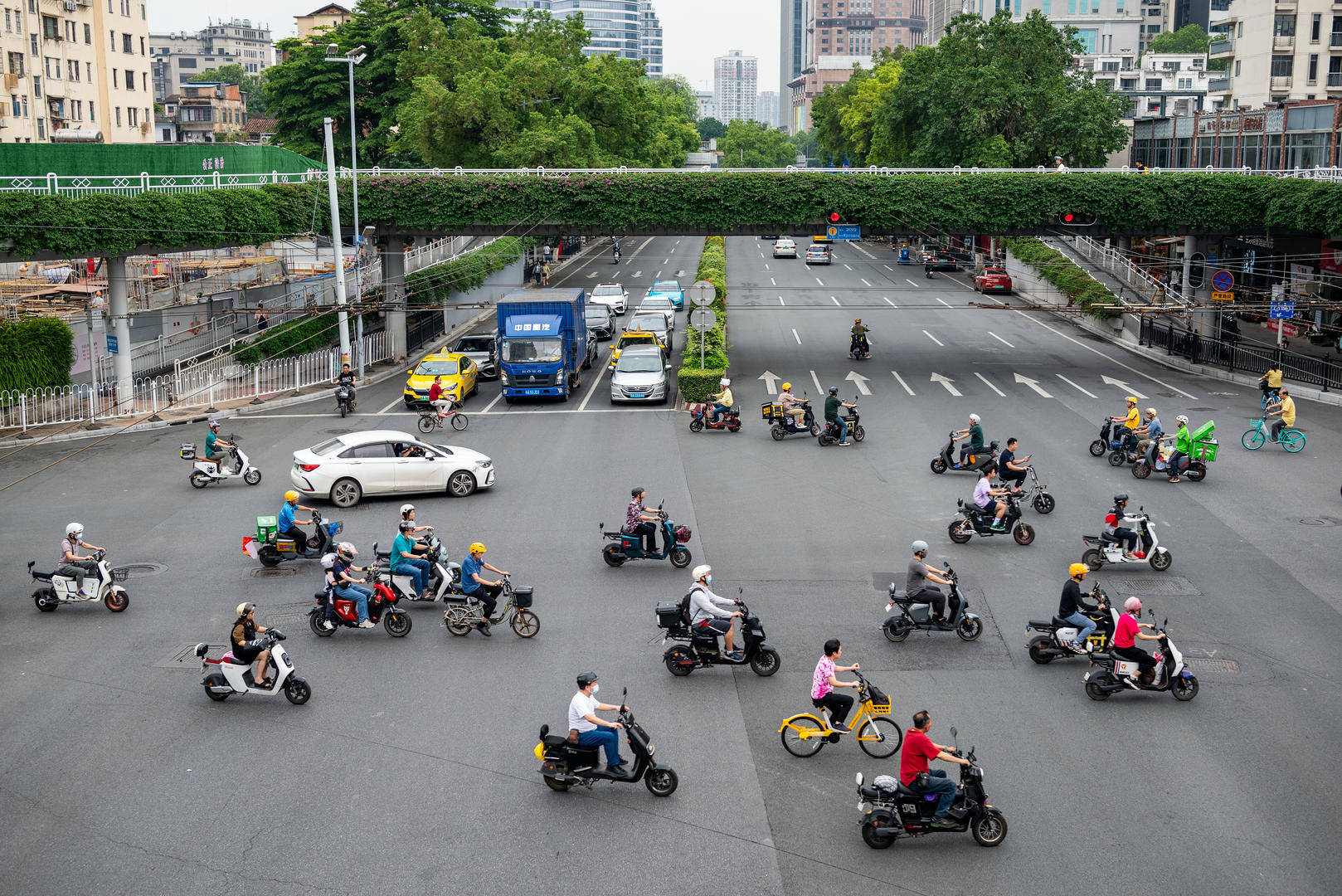 因20元電動(dòng)自行車罰款，廣州一女子將市政府告上法庭 需求與治理如何兩全？