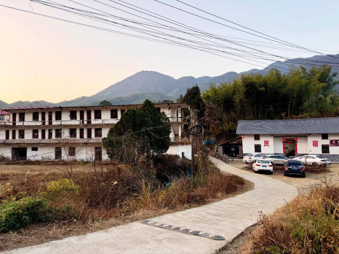 “驢友”進山千人連夜救援，追償兩萬合理嗎？
