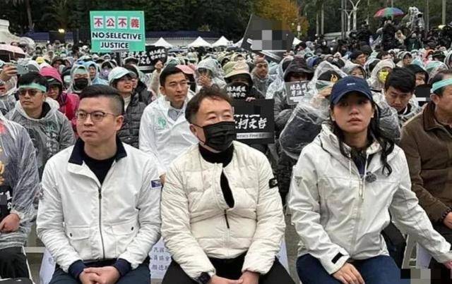不忍了，15萬臺灣民眾上街高喊：干掉民進黨！賴清德下臺！