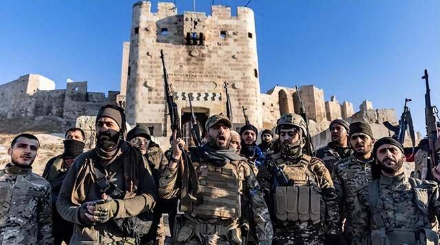 朱拉尼快刀斬亂麻！深夜出兵邊境，與以軍來了個“里應(yīng)外合”