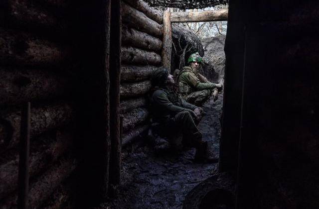“屠村行動(dòng)”打響！白人雇傭軍掃射平民，臨走給俄軍留下一面旗幟