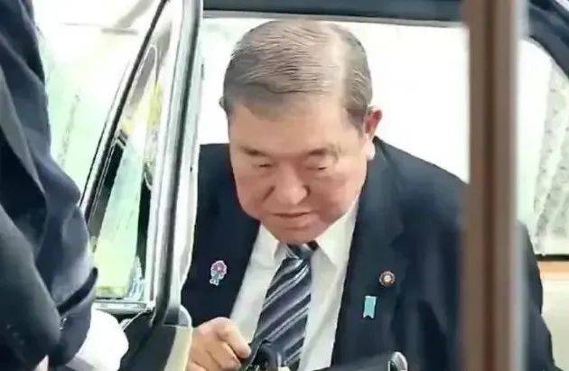 下午登機(jī)訪問美國，上午就遭遇車禍，石破茂行程情況讓人生疑