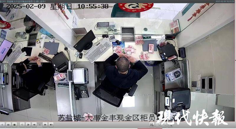 女子把17萬元現(xiàn)金藏床底多年，發(fā)霉粘在了一起