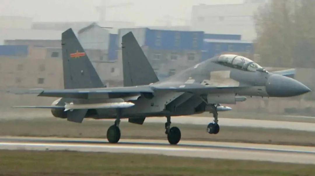掛滿14枚導(dǎo)彈！殲-20“野獸模式”刷爆全網(wǎng)，網(wǎng)友：不要隱身了？