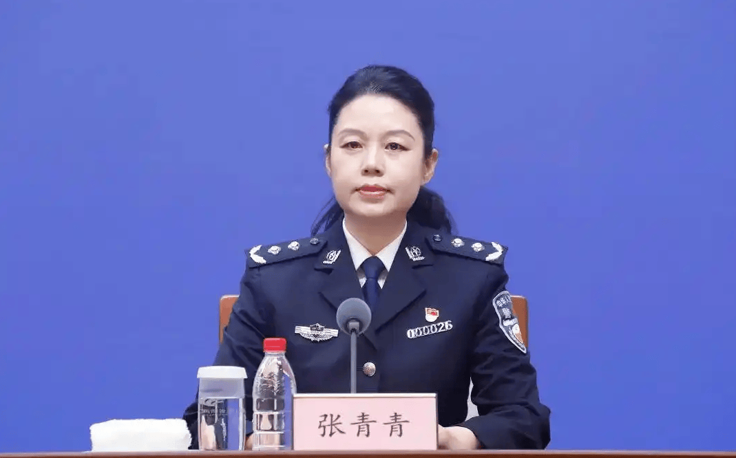 山東省公安廳出入境管理總隊(duì)總隊(duì)長張青青被查，去年12月曾參加多場發(fā)布會(huì)