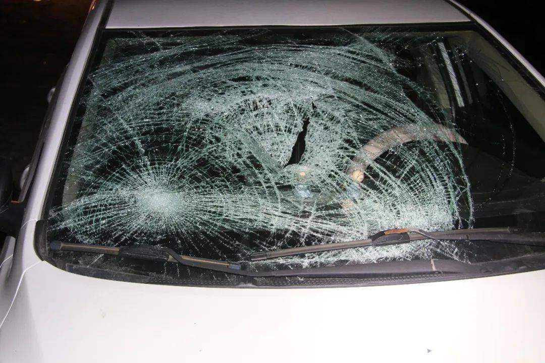 內蒙古：“砰”的一聲巨響，轎車撞上了行人！悲劇發(fā)生只因司機的一個行為……