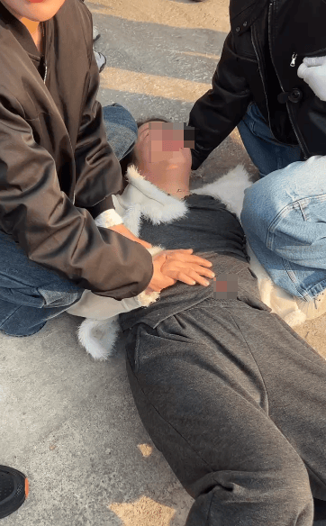山東一單親媽媽直播間阻止網(wǎng)友辱罵“唐寶”少年遭上門毆打，警方：已受理案件，正調(diào)查