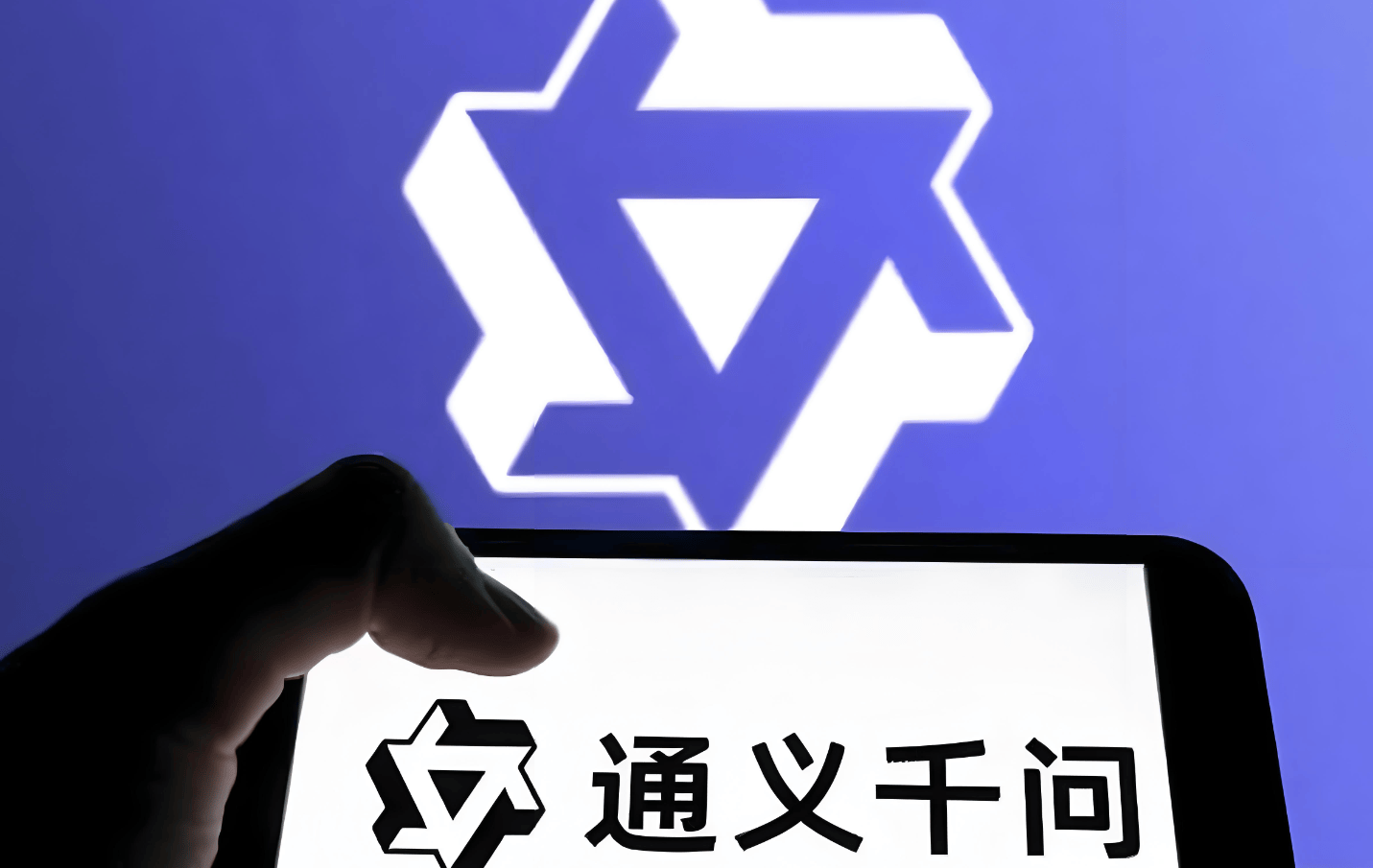 阿里開(kāi)源最新推理模型：性能媲美DeepSeek-R1，但參數(shù)不到5%，強(qiáng)化學(xué)習(xí)再立大功