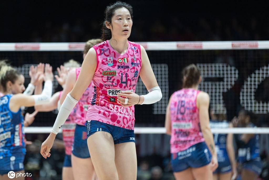 女排歐冠1/4決賽-朱婷18分冠全場丟MVP 科內(nèi)3-0搶先機