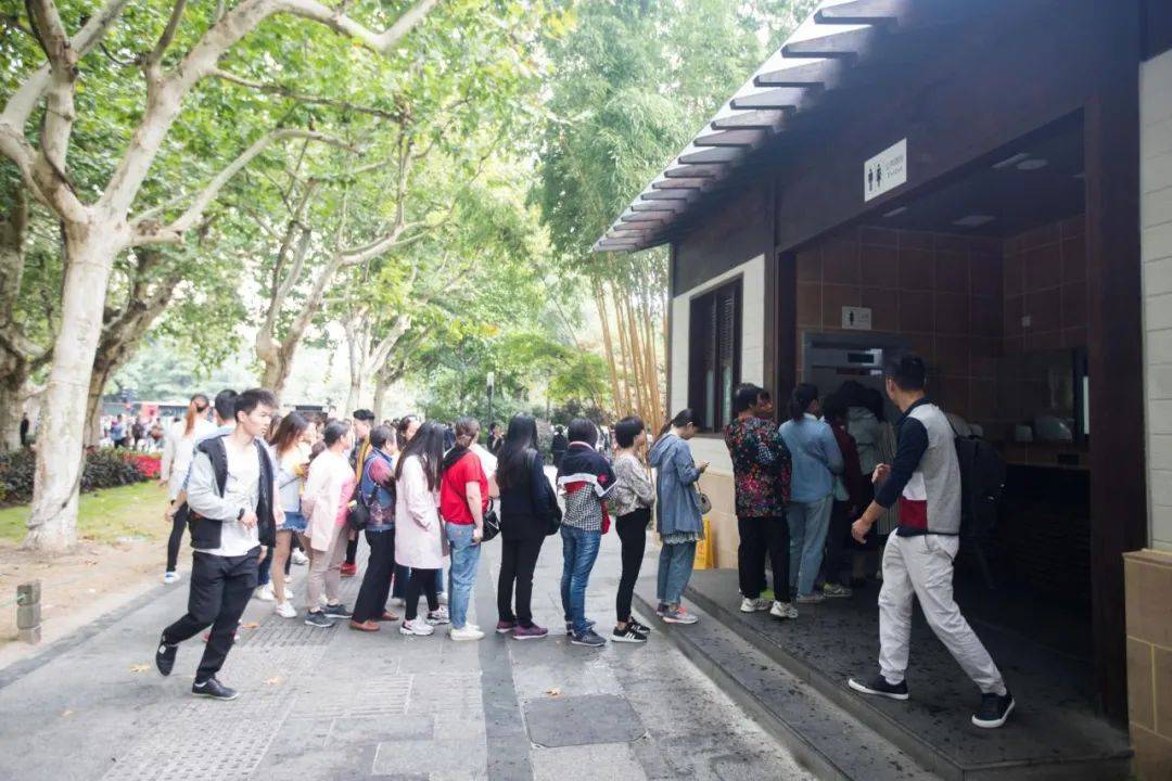 女廁所總是排隊？全國政協(xié)委員周世虹建議從設計端改革