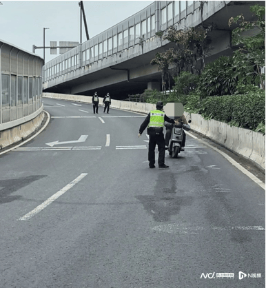 直擊廣州內(nèi)環(huán)路“電雞”查處現(xiàn)場(chǎng)：有人試圖調(diào)轉(zhuǎn)車(chē)頭逃離被攔